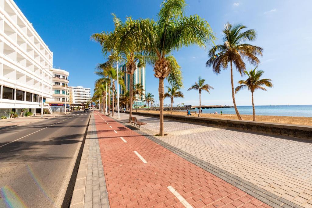 Avenida marítima junto a la Playa del Reducto